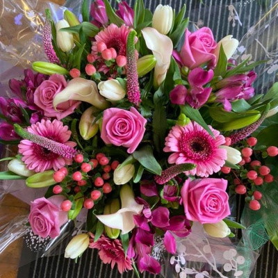 Elegant Pink and White Bouquet - A sophisticated bouquet featuring a mix of pink and white flowers, perfect for gifting and expressing heartfelt sentiments.